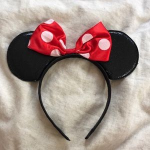 Classic Minnie Mouse headband ears